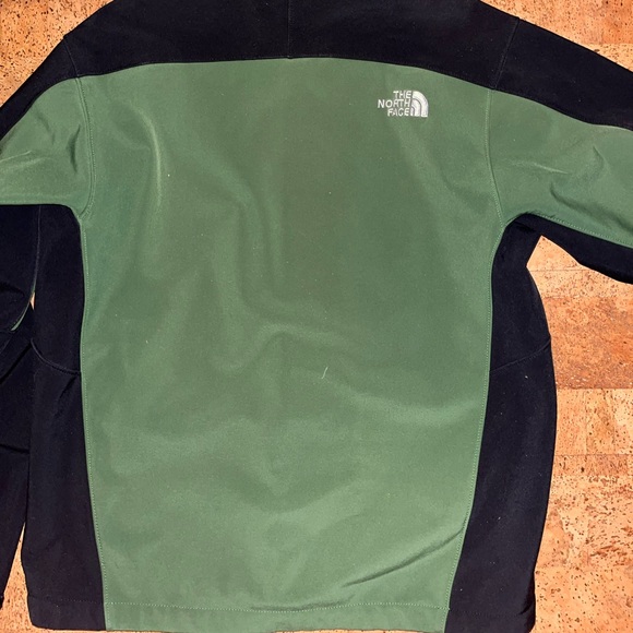 North Face Jacket. Used. Size Medium - Picture 5 of 5